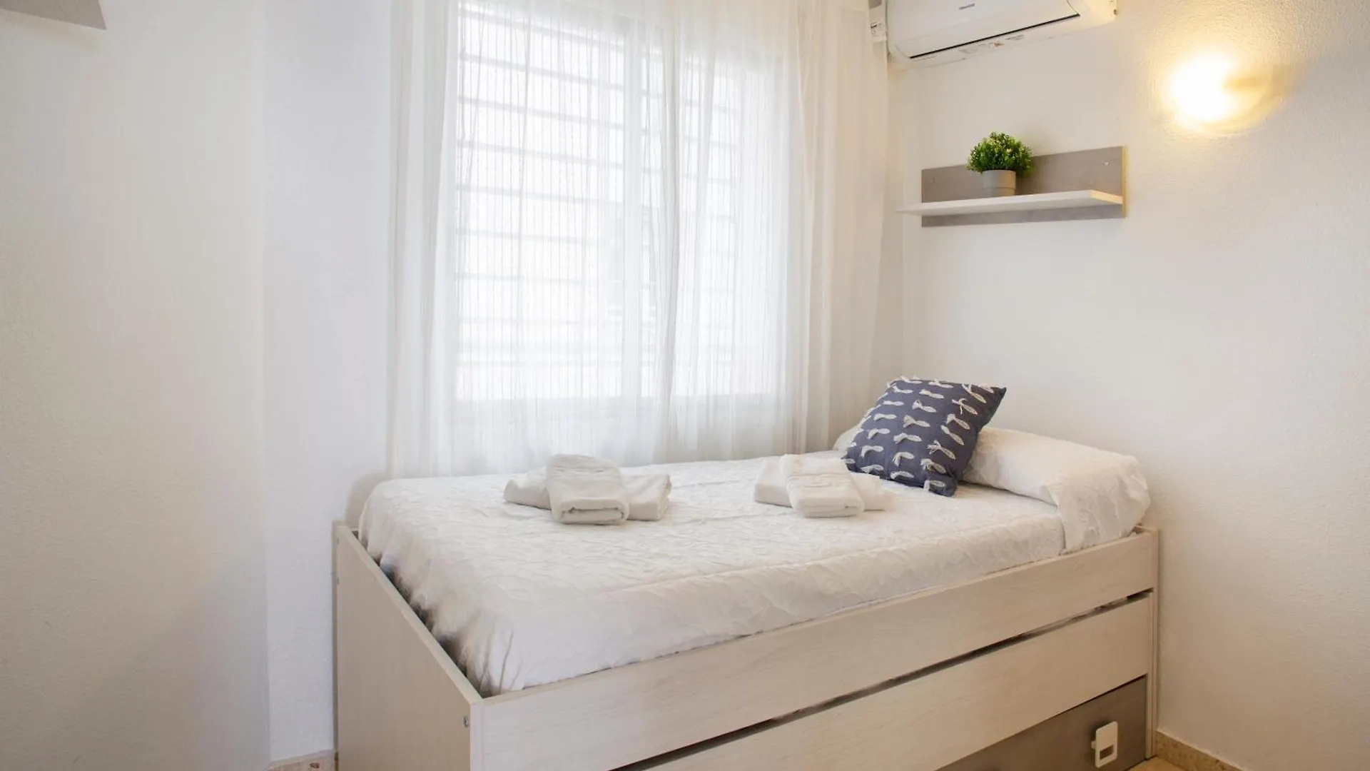 Apartment Bajo En Primera Linea - Cala Del Moral, Urbanizacion Calaflores La Cala Del Moral